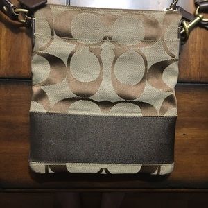 ♦️Coach crossbody♥️accepting reasonable offers!!!